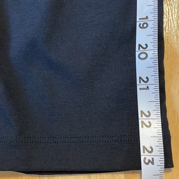 Duluth Trading Co Dry on the Fly Improved Capris - Black - Picture 13 of 16